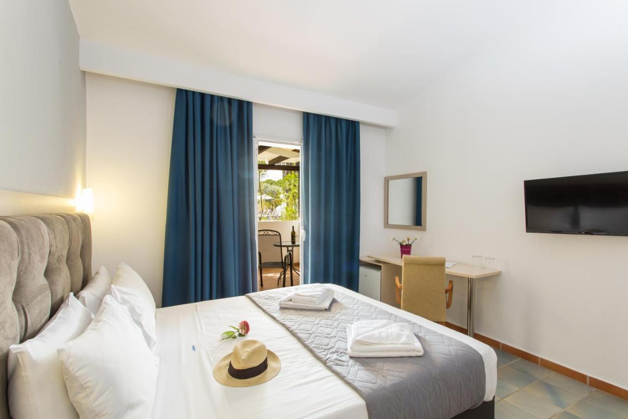 Coral Blue Beach Hotel เยราคินิ ภายนอก รูปภาพ