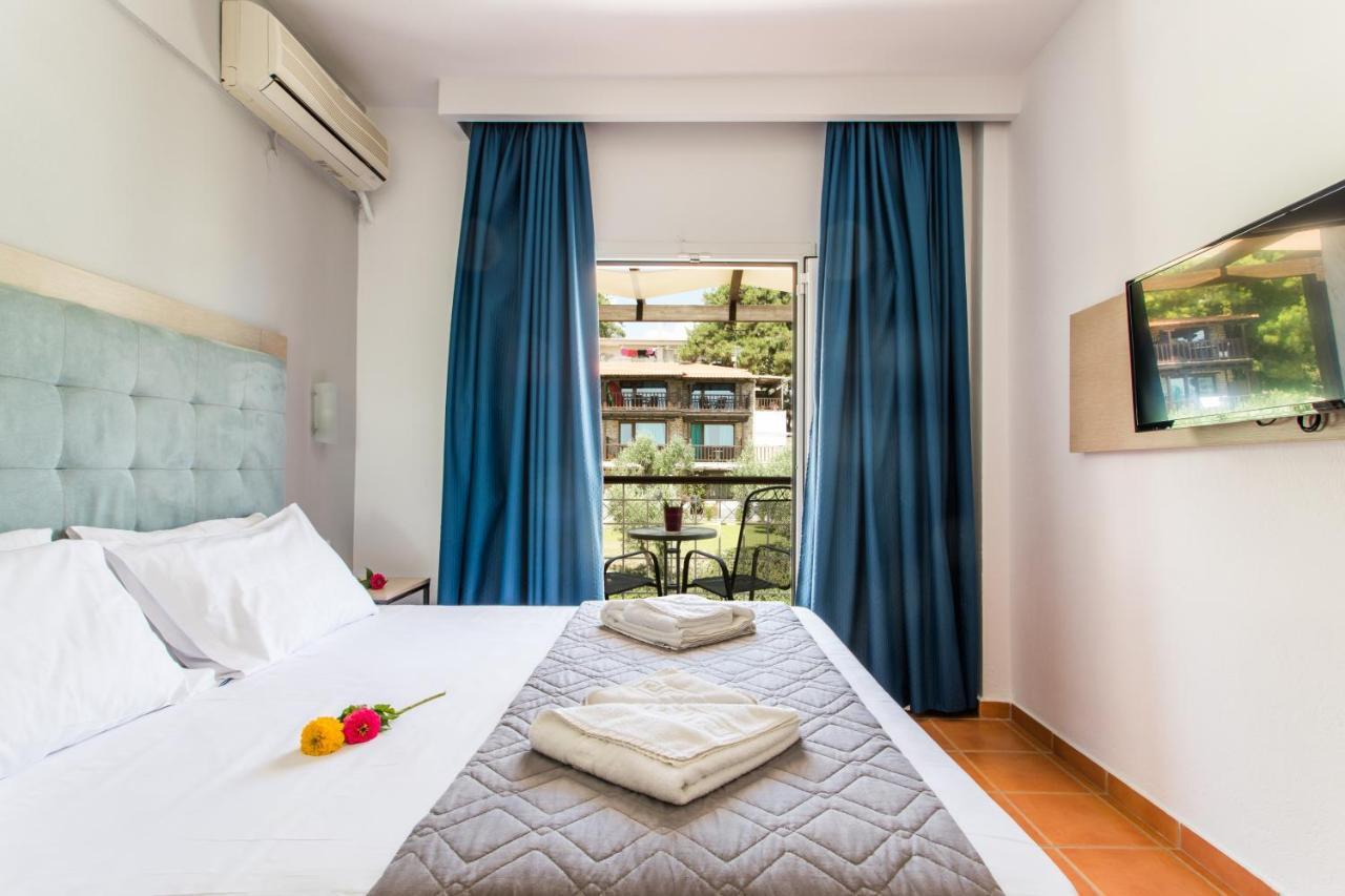 Coral Blue Beach Hotel เยราคินิ ภายนอก รูปภาพ